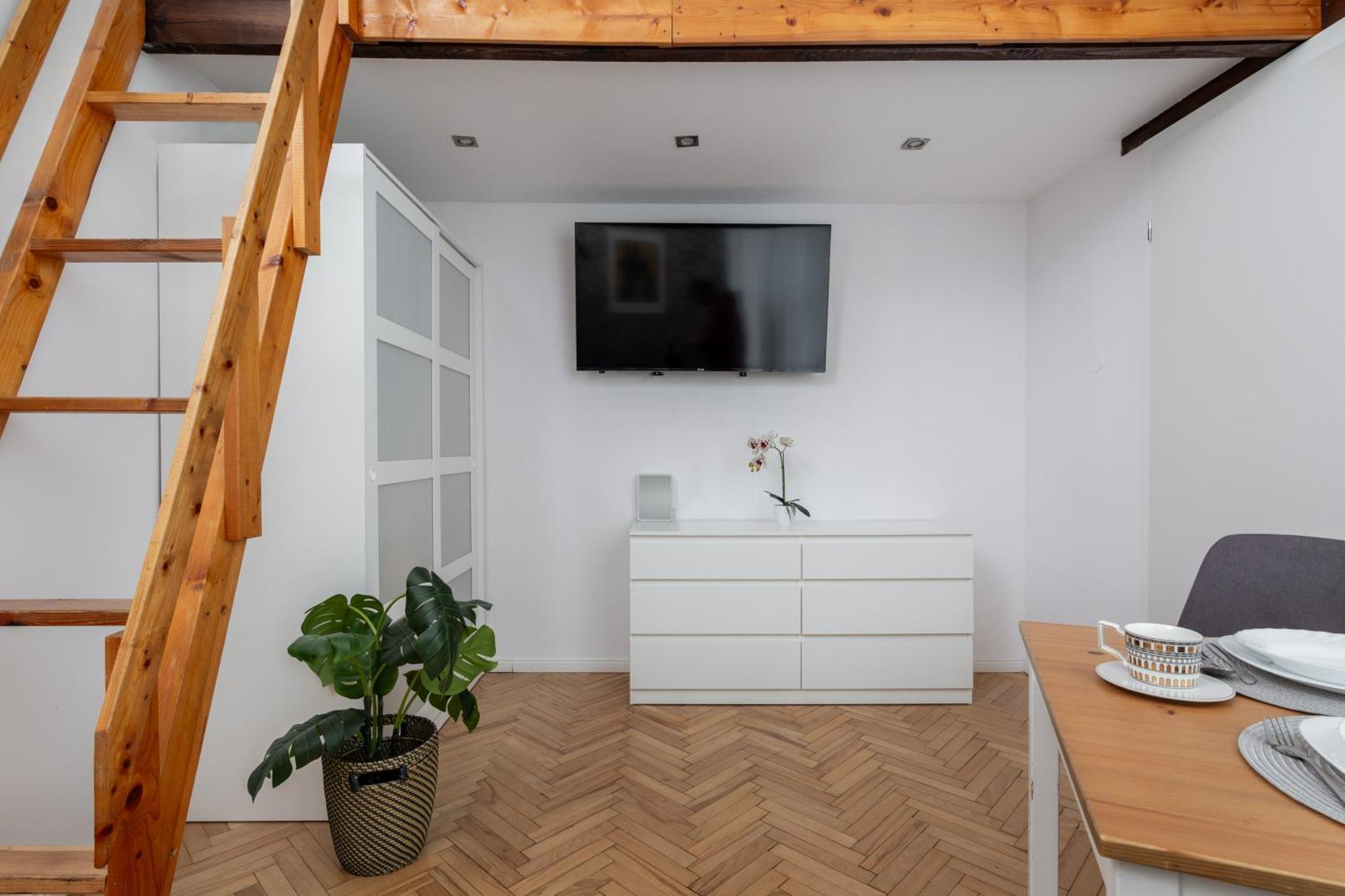Апартаменти The Loft Chmielna